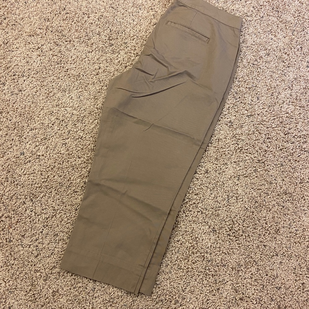Maureen capris size 8, new without tags